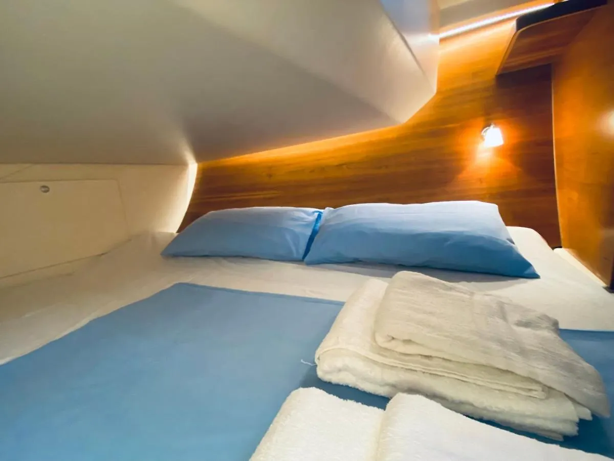 Boat And Breakfast Hotel Palermo Botel
